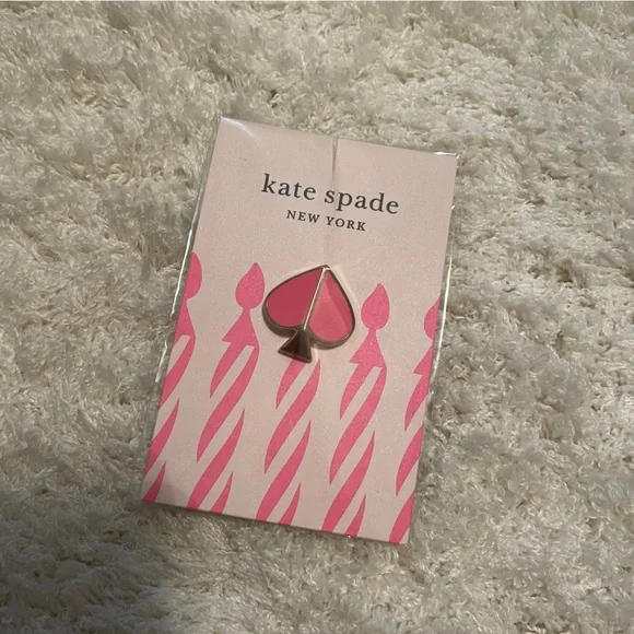 2 Kate Spade Heritage Spade Gold-Tone & Pink Enamel Pins in Original Packaging - Picture 4 of 4